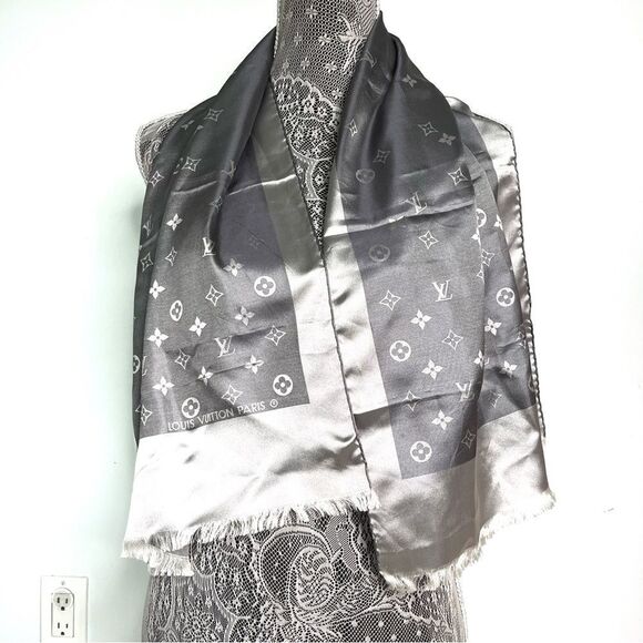 Louis vuitton silk scarf - preowned - Picture 1 of 8